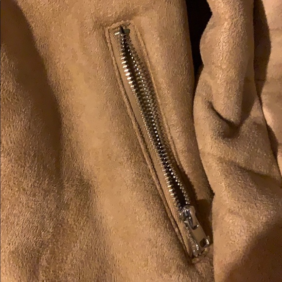 Winter Jacket  🧑🏽‍✈️ - Picture 3 of 3